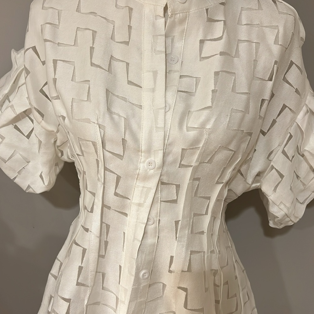 Beautifully made Italian Blouse - semi sheer with amazing puff sleeves size M - Picture 3 of 5